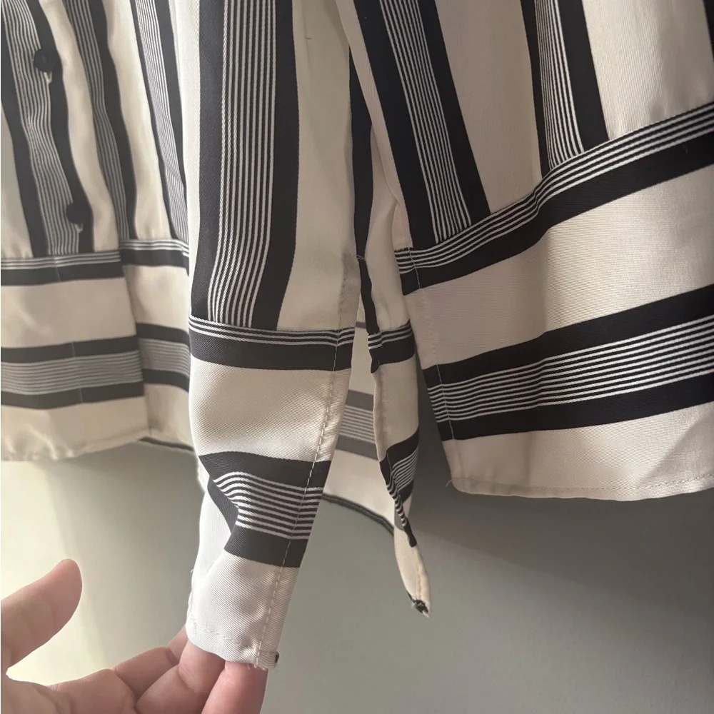 Striped Black and White Women's Top, HM, size small, loose fit, business casual - Picture 7 of 9